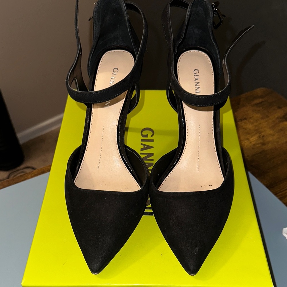 Gianni Bini Elegant Black Sueded Heels.